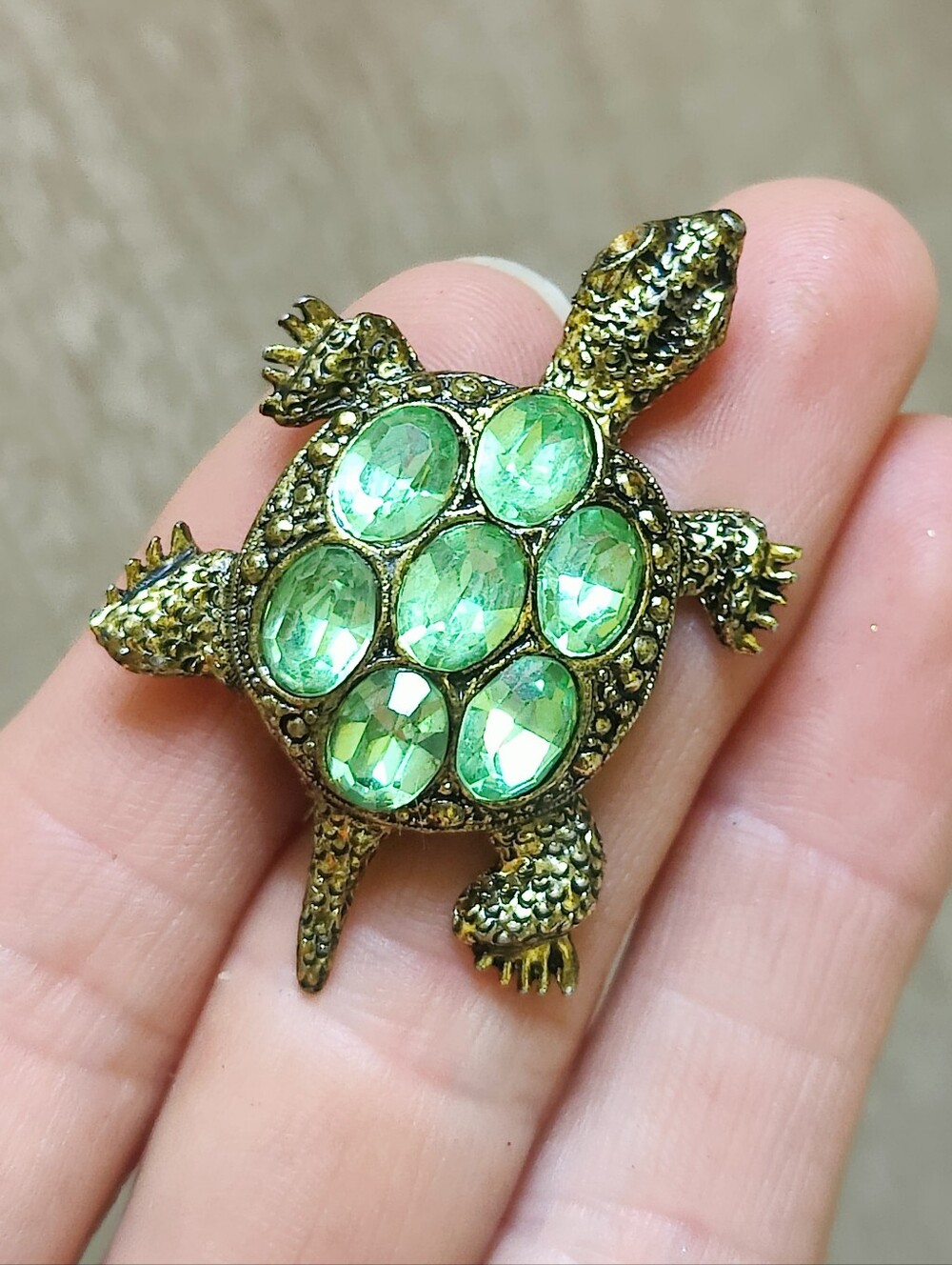 🐢 Vintage Green Uranium Glass Turtle Pin - Picture 6 of 6